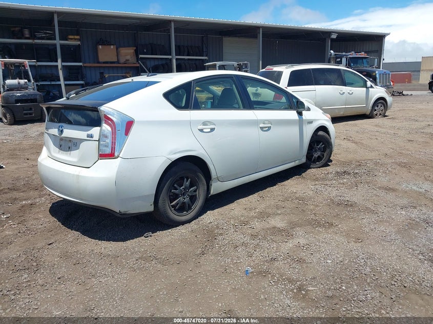 2014 TOYOTA PRIUS auction photo 4