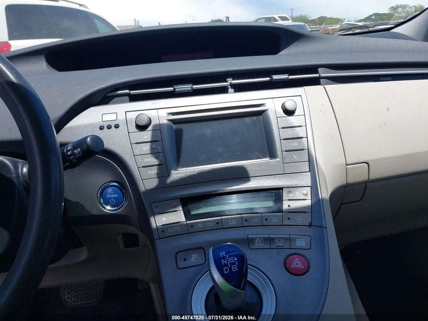 2014 TOYOTA PRIUS auction photo 7