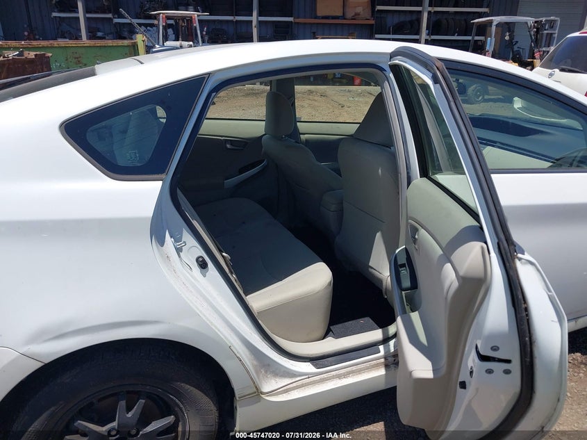 2014 TOYOTA PRIUS auction photo 8