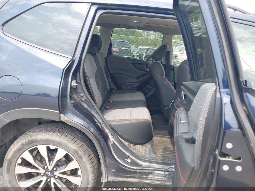 2019 SUBARU FORESTER auction photo 8