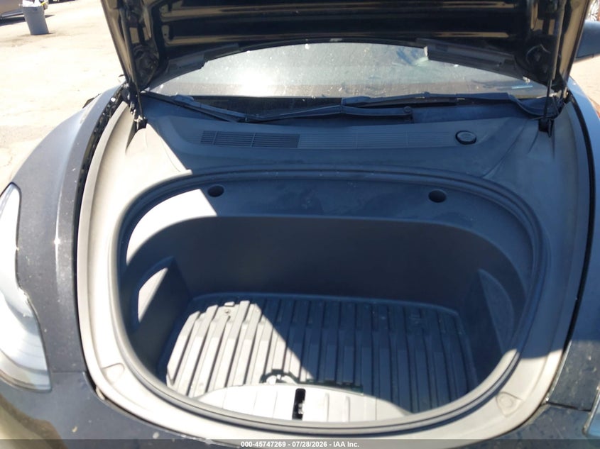 TESLA MODEL 3 - zdjęcie 10