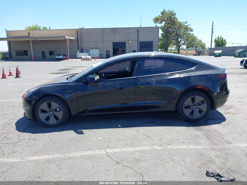 TESLA MODEL 3 - zdjęcie 14