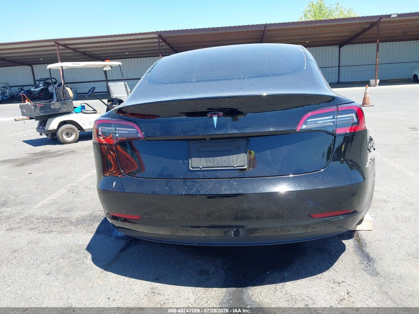 TESLA MODEL 3 - zdjęcie 16