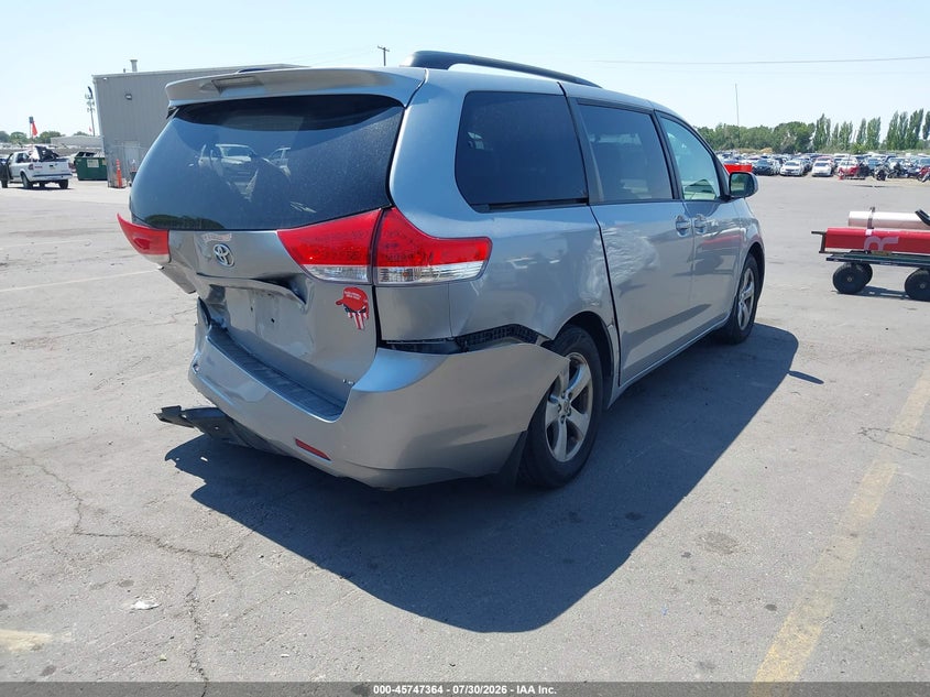 Vin: 5tdkk3dcxes525015, lot: 46246068, toyota sienna sxt 20144