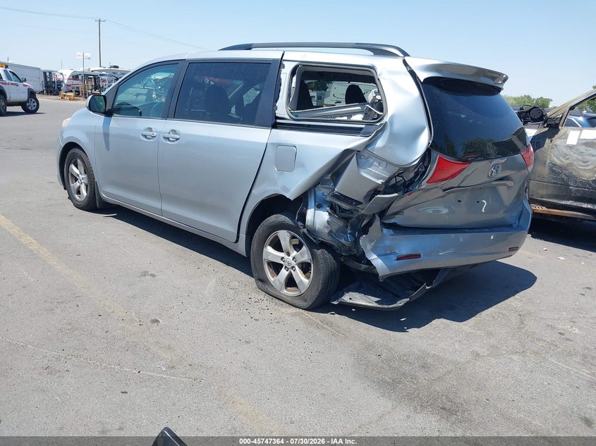 2014 TOYOTA SIENNA auction photo 3