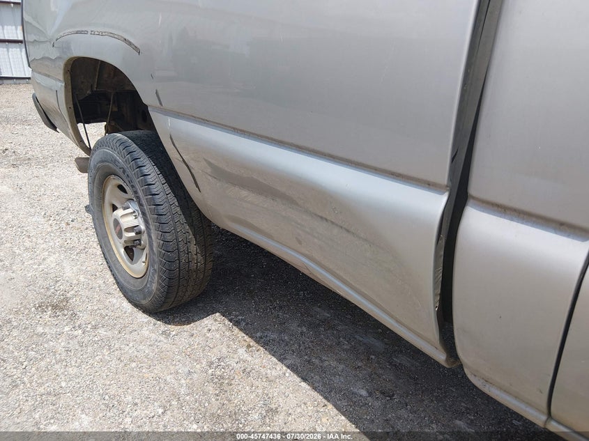 2004 GMC SIERRA 2500HD auction photo 6