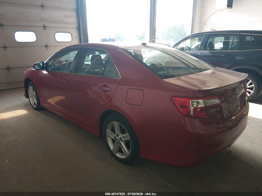 Vin: 4t1bf1fk4du668027, lot: 46246233, toyota camry se 20133