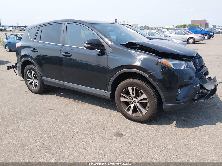 Vin: 2t3rfrev8jw803232, lot: 46246301, toyota rav4 xle 2018 img_1