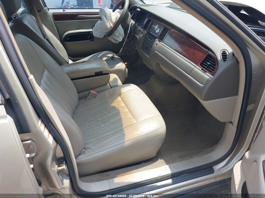 2005 LINCOLN TOWN CAR auction photo 5