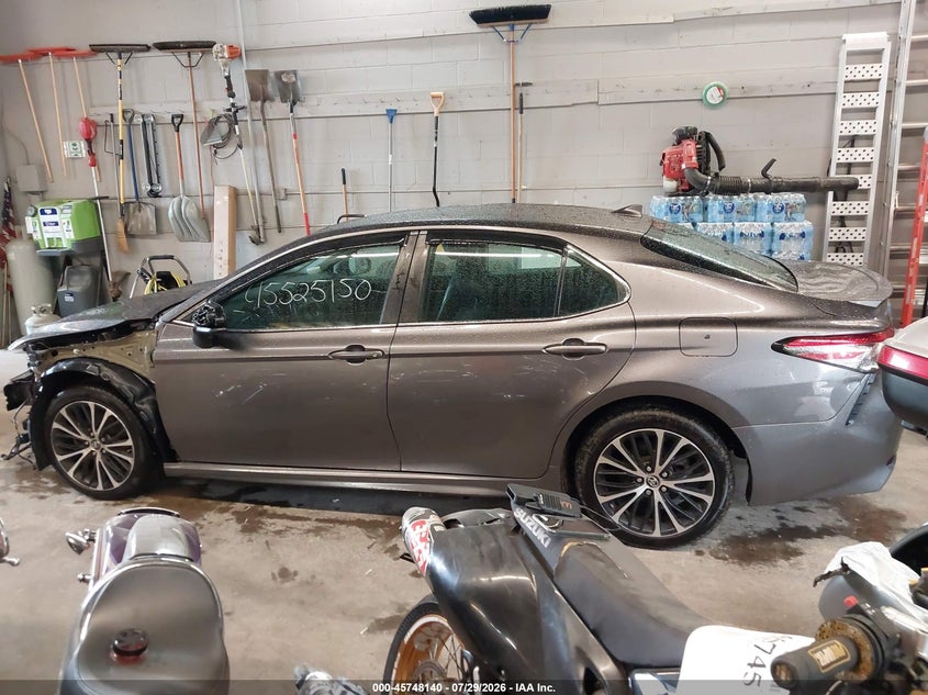 TOYOTA CAMRY - zdjęcie 15