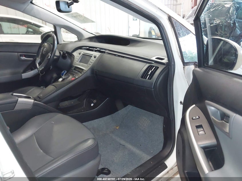 2015 TOYOTA PRIUS auction photo 5