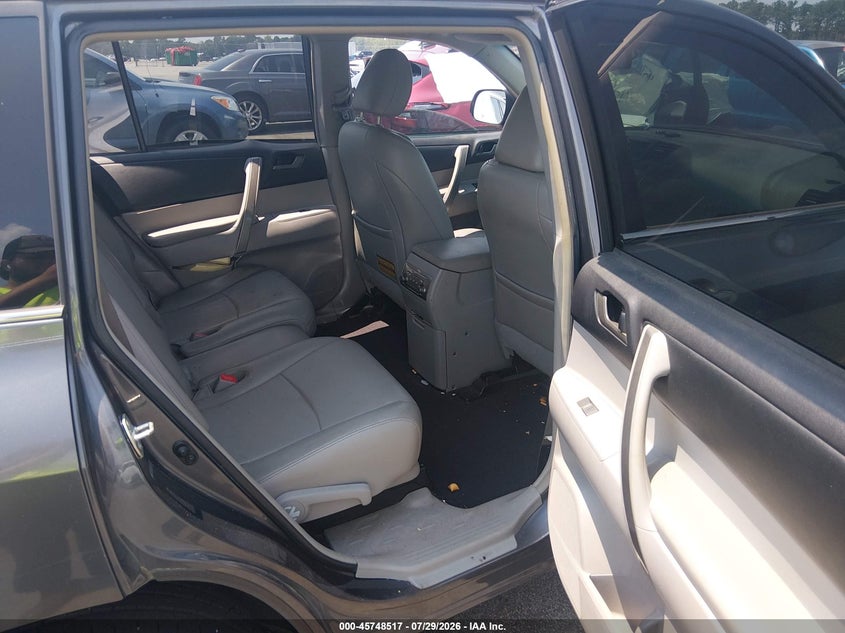 2013 TOYOTA HIGHLANDER auction photo 8