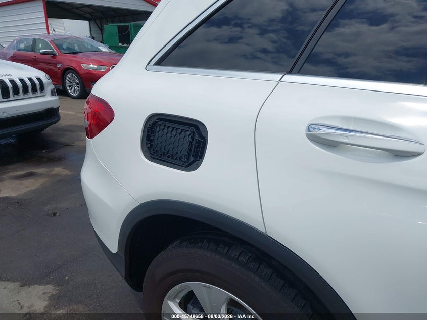 MERCEDES-BENZ GLC 300 - zdjecie 21