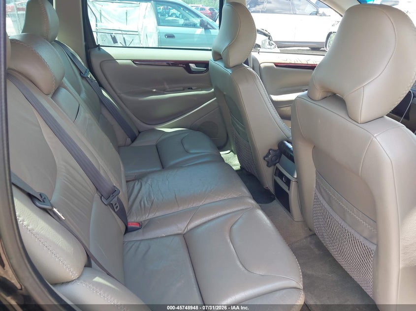 2004 VOLVO XC70 auction photo 8
