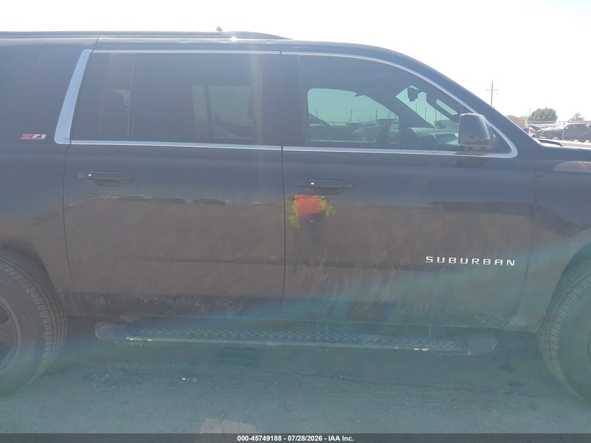 CHEVROLET SUBURBAN - zdjęcie 13