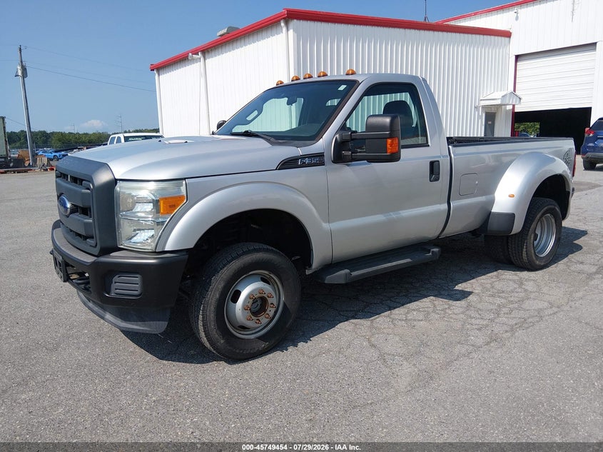 2015 Ford F350, Normal Wear & Tear, IAAI, VIN 1FTRF3D6XFEB08000 — photo 2