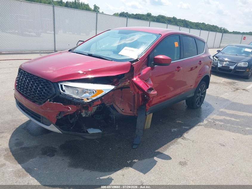 Vin: 1fmcu0gd3huc21957, lot: 46248382, ford escape se 20172