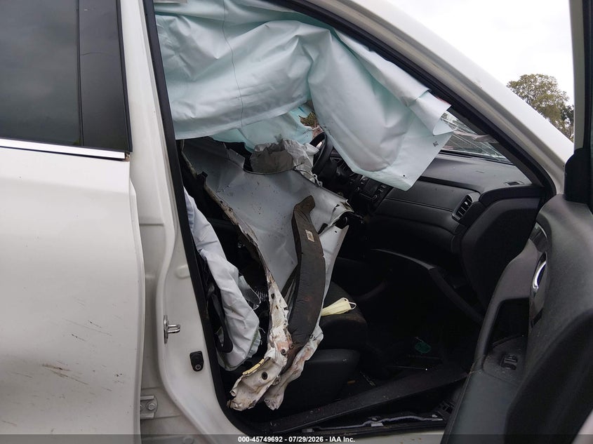 2017 NISSAN ROGUE auction photo 5