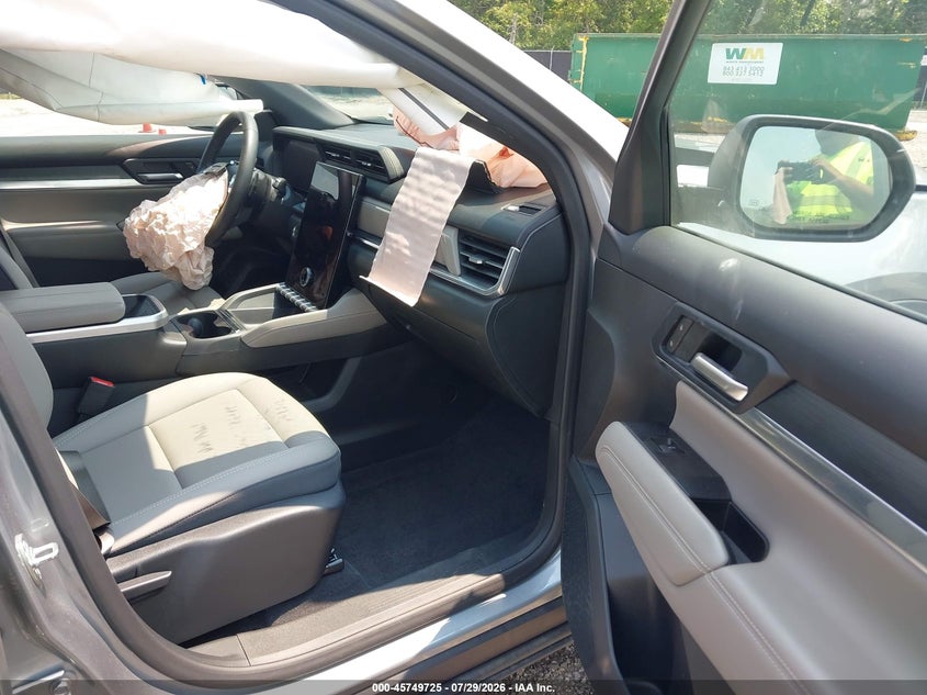 2025 GMC TERRAIN auction photo 5