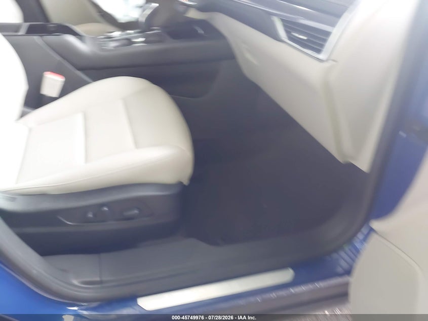 2023 CADILLAC XT4 auction photo 5