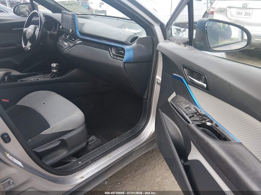 2019 TOYOTA C-HR auction photo 5