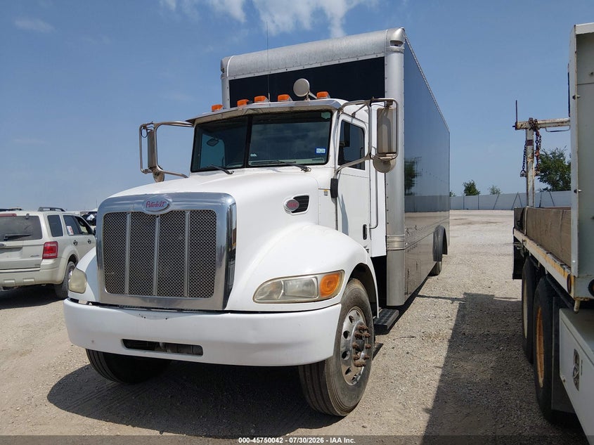 2007 PETERBILT 335 auction photo 2