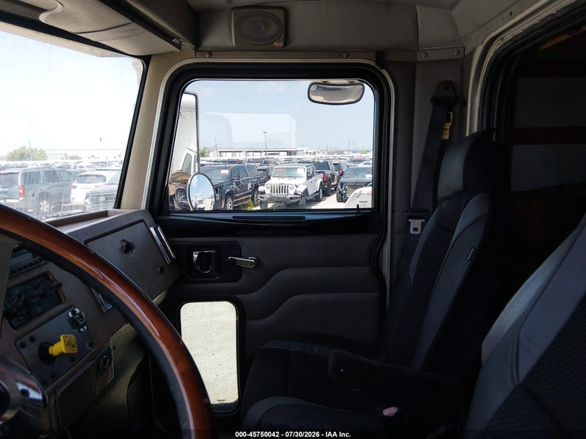 2007 PETERBILT 335 auction photo 6