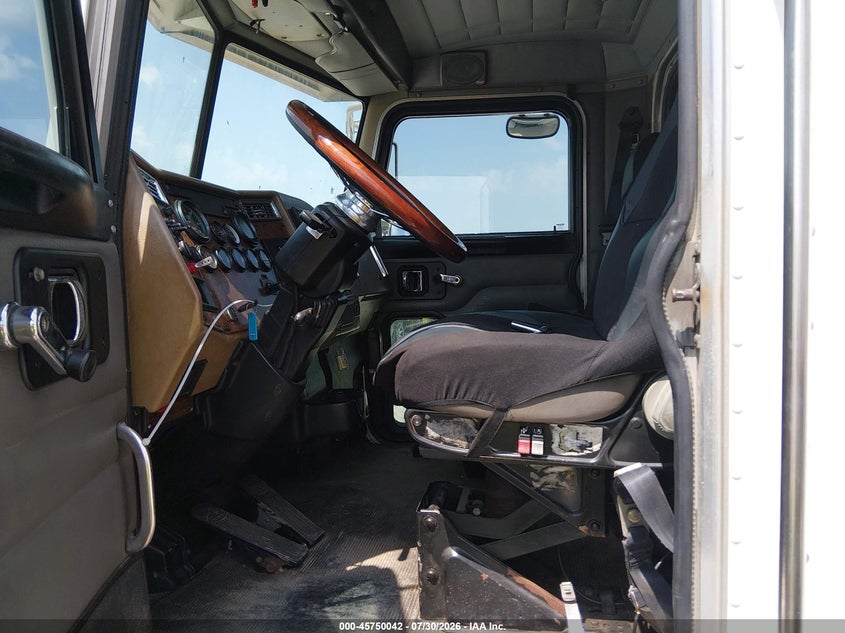 2007 PETERBILT 335 auction photo 7