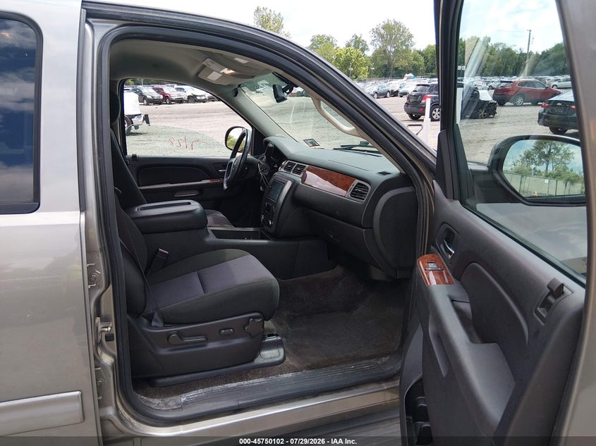 2012 GMC YUKON auction photo 5