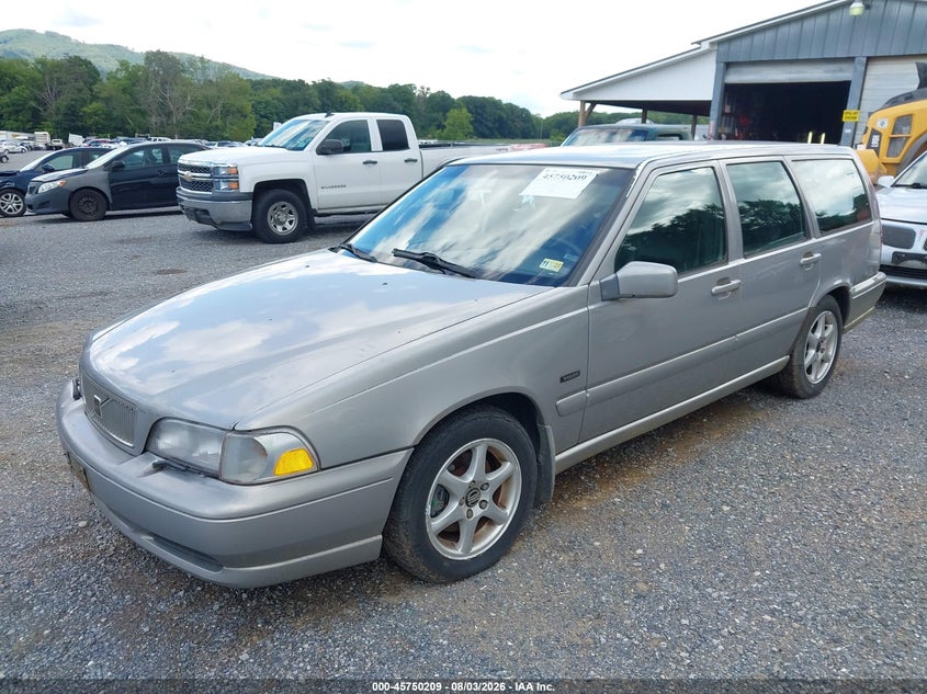 1998 VOLVO V70 auction photo 2