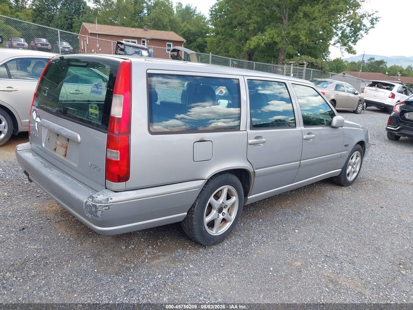 1998 VOLVO V70 auction photo 4