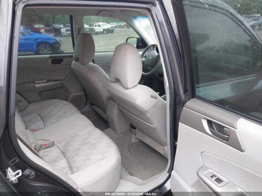 2009 SUBARU FORESTER auction photo 8