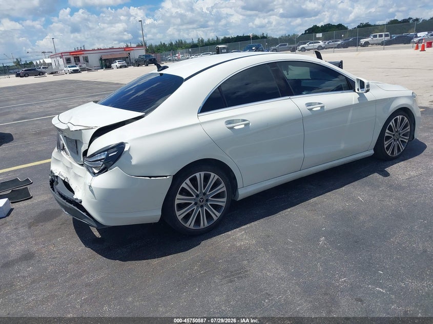 MERCEDES-BENZ CLA 250 - zdjęcie 4