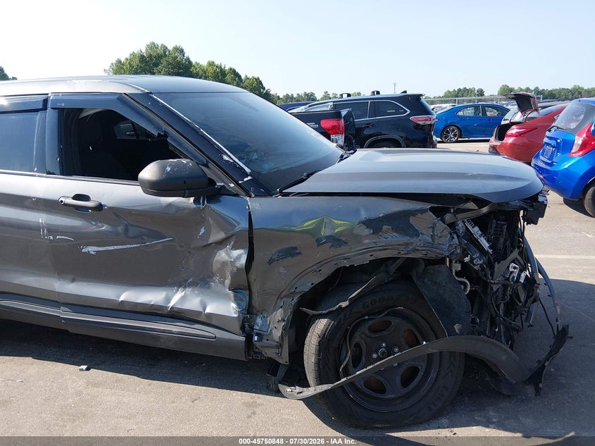 2022 FORD POLICE INTERCEPTOR UTILITY auction photo 6