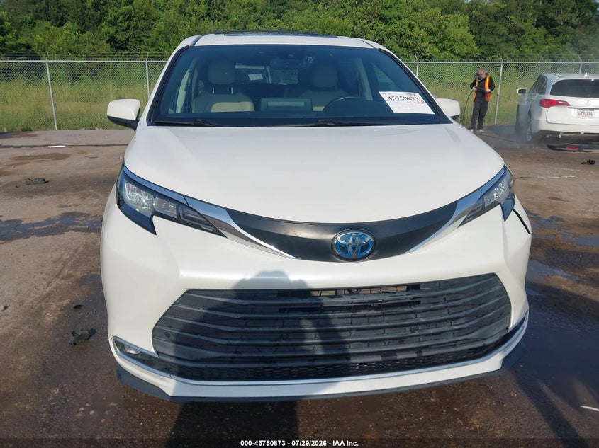TOYOTA SIENNA - zdjęcie 13