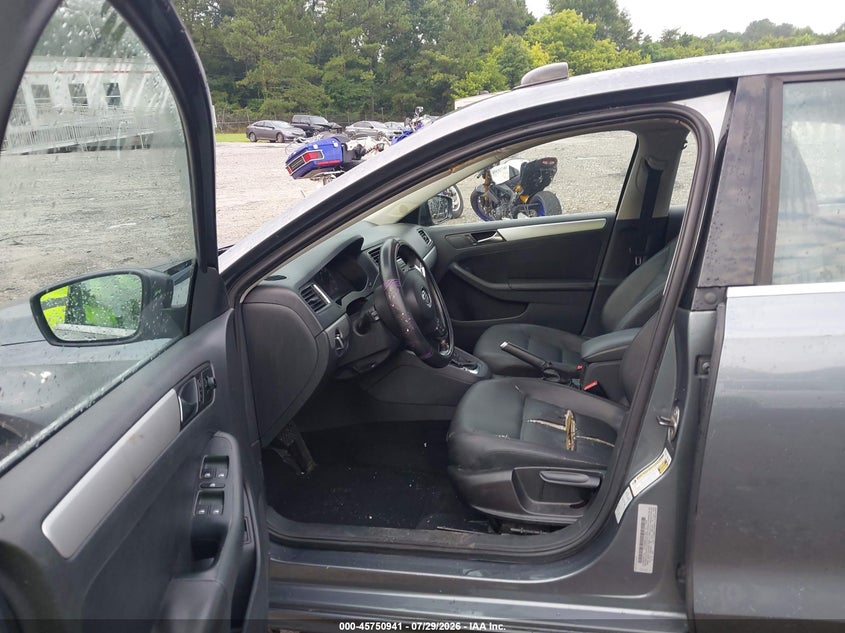 2011 VOLKSWAGEN JETTA auction photo 5