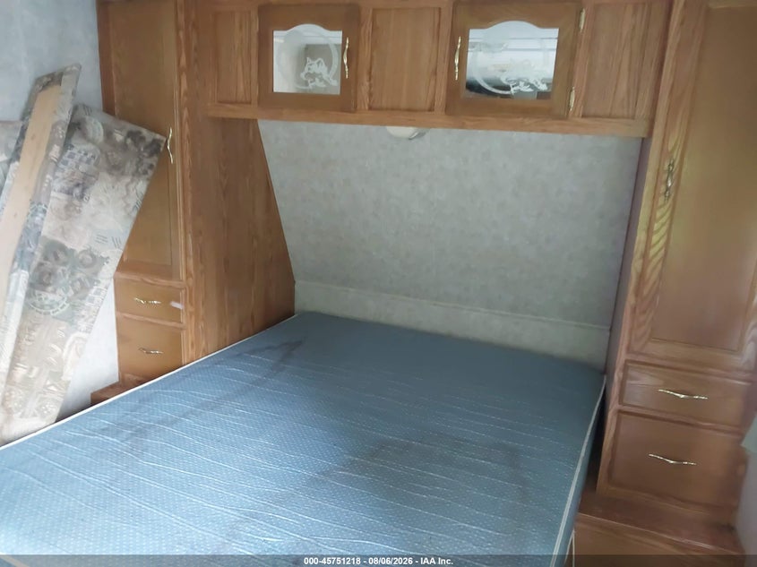 2004 CHEROKEE BY FOREST R LITE TRAVEL TRAILER auction photo 5