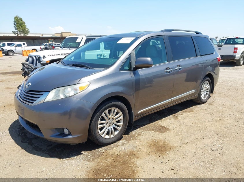 Vin: 5tdyz3dc4hs875542, lot: 46250176, toyota sienna xle 8 passenger 20172