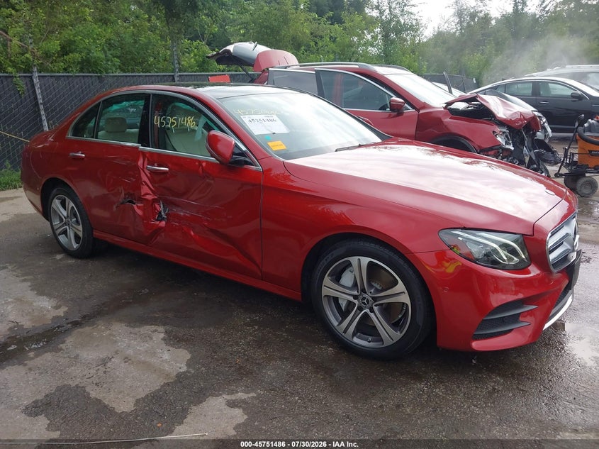 2020 MERCEDES-BENZ E 350 — zdjęcie z aukcji