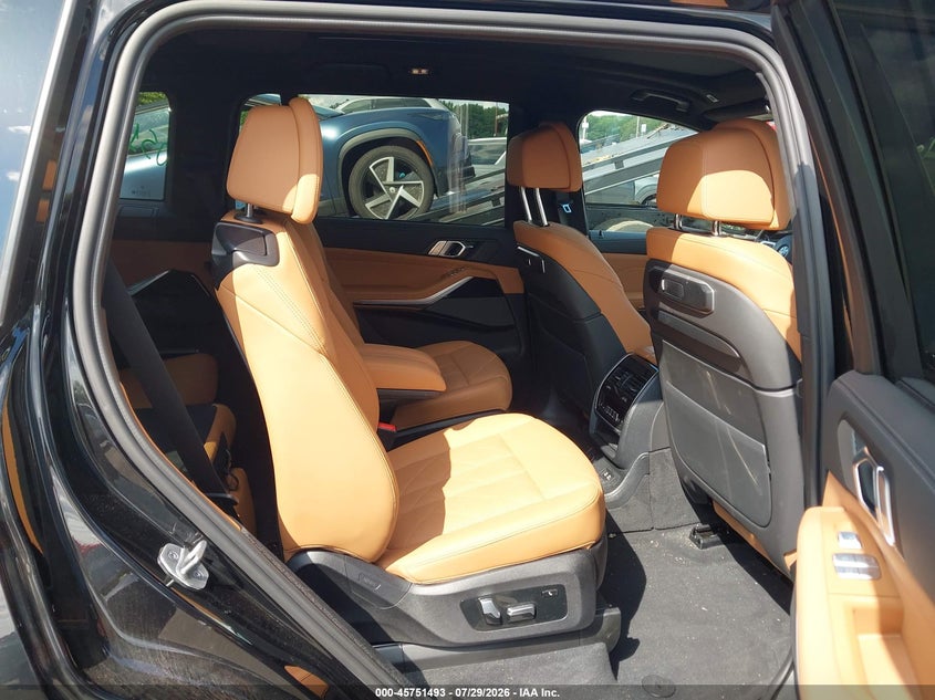 2023 BMW X7 auction photo 8