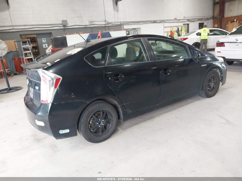 2014 TOYOTA PRIUS auction photo 4