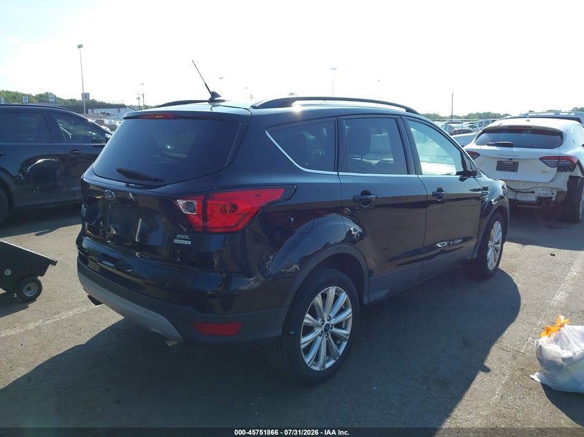 Vin: 1fmcu0hd3kua28990, lot: 46250588, ford escape sel 20194