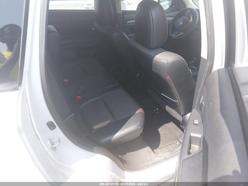 2015 MITSUBISHI OUTLANDER auction photo 8