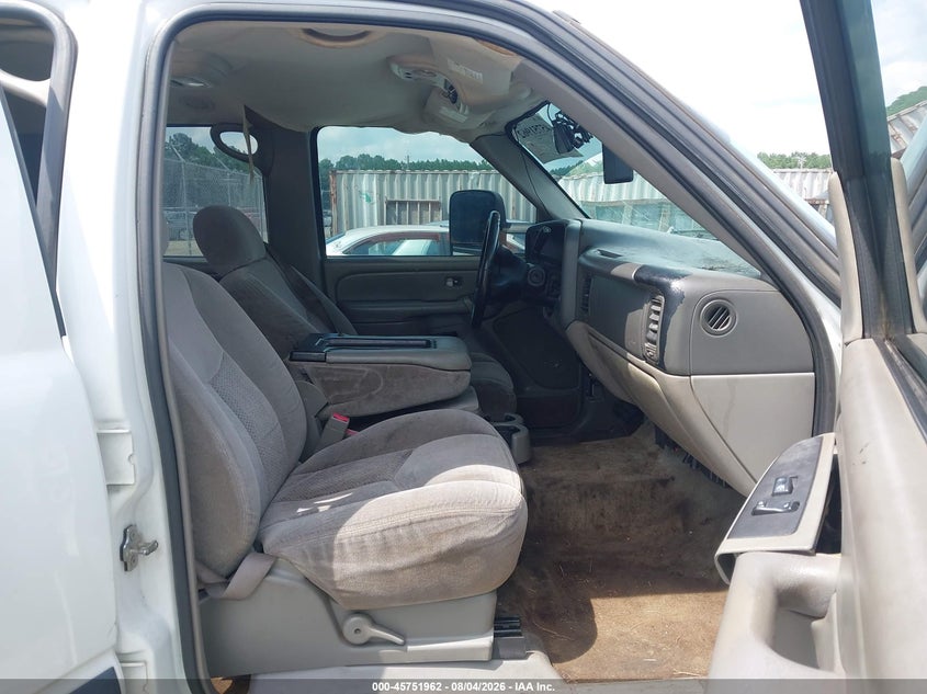 CHEVROLET TAHOE 2004 VIN 1GNEC13Z04J197076