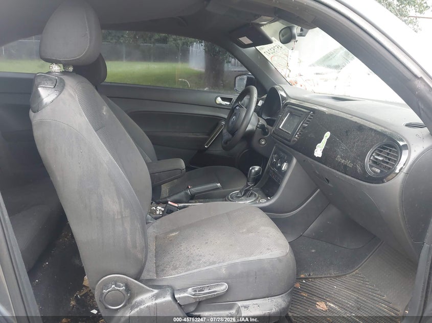 2013 VOLKSWAGEN BEETLE auction photo 5