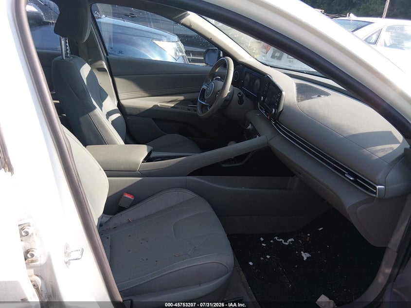 2021 HYUNDAI ELANTRA auction photo 5