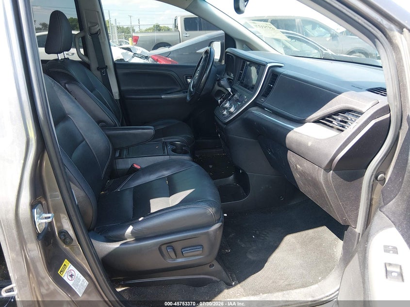 TOYOTA SIENNA - zdjęcie 5