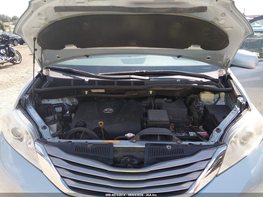 TOYOTA SIENNA - zdjęcie 10
