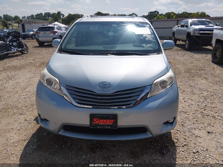 TOYOTA SIENNA - zdjęcie 12