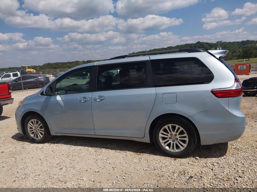TOYOTA SIENNA - zdjęcie 14